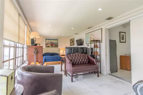 943 W 64th Pl, Hialeah, FL 33012 photo 8