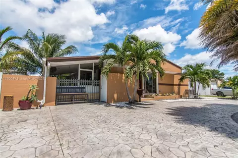 943 W 64th Pl, Hialeah, FL 33012 photo 2