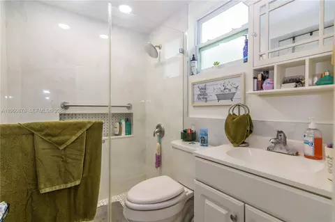 943 W 64th Pl, Hialeah, FL 33012 photo 23