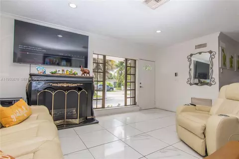 943 W 64th Pl, Hialeah, FL 33012 photo 14