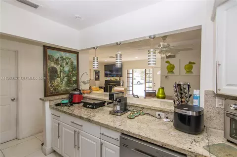 943 W 64th Pl, Hialeah, FL 33012 photo 16