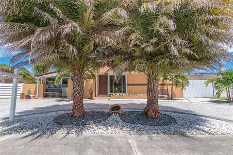 943 W 64th Pl, Hialeah, FL 33012 photo 4