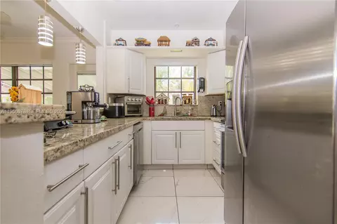 943 W 64th Pl, Hialeah, FL 33012 photo 15