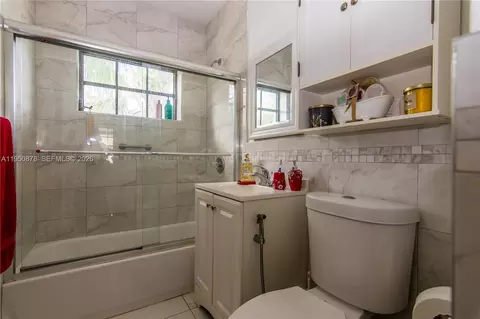 943 W 64th Pl, Hialeah, FL 33012 photo 17