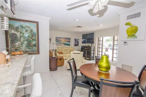 943 W 64th Pl, Hialeah, FL 33012 photo 13