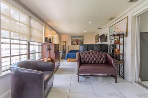 943 W 64th Pl, Hialeah, FL 33012 photo 6