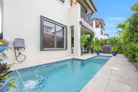 3338 W 97th Ter, Hialeah, FL 33018 photo 46