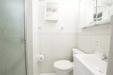 5431 W 2nd Ave, Hialeah, FL 33012 photo 12