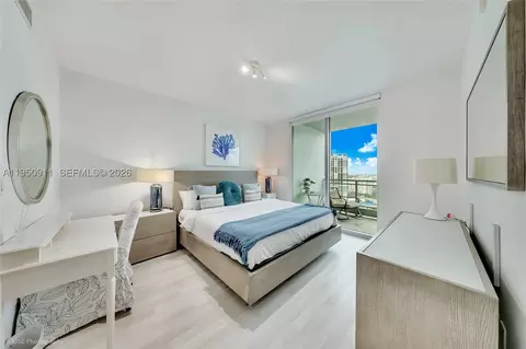 90 SW 3rd St #3109, Miami, FL 33130