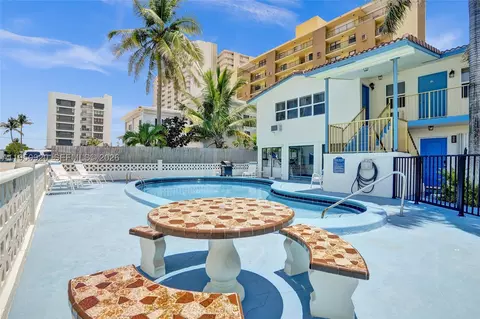 3212 NE 8th Ct #16, Pompano Beach, FL 33062