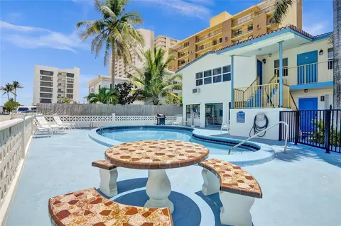 3212 NE 8th Ct #16, Pompano Beach, FL 33062