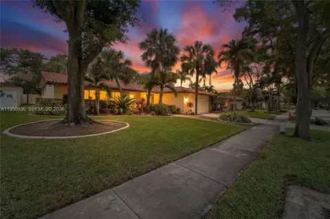 6931 Loch Ness Dr, Miami Lakes, FL 33014