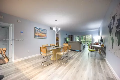 4000 Crystal Lake Dr #114, Pompano Beach, FL 33064