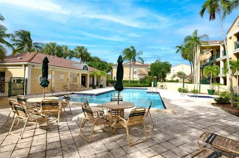 833 Riverside Dr #811, Coral Springs, FL 33071