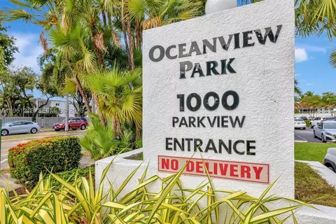 1000 Parkview Dr #806, Hallandale Beach, FL 33009