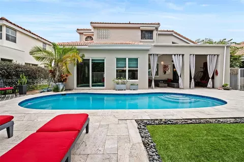 11070 Minneapolis Dr, Hollywood, FL 33026