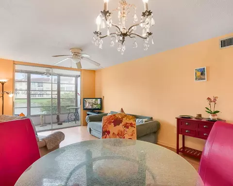 8861 Sunrise Lakes Blvd #106, Sunrise, FL 33322