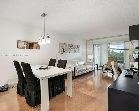 9370 Sunrise Lakes Blvd #308, Sunrise, FL 33322