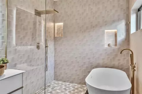 Bath - 9448 Abbott Ave, Surfside, FL 33154 photo 10 of 11