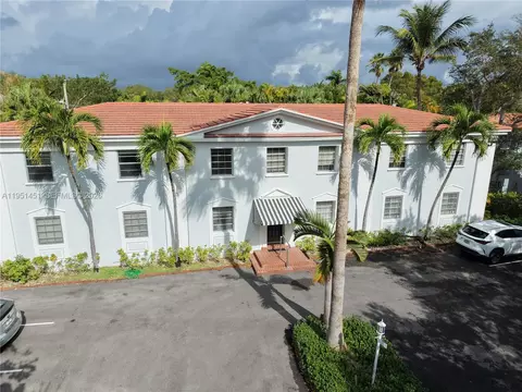 Exterior - 73 Edgewater Dr #3, Coral Gables, FL 33133 photo 2 of 2