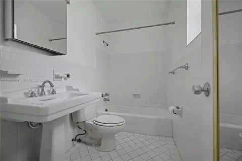 Bath - 73 Edgewater Dr #3, Coral Gables, FL 33133 photo 2 of 2