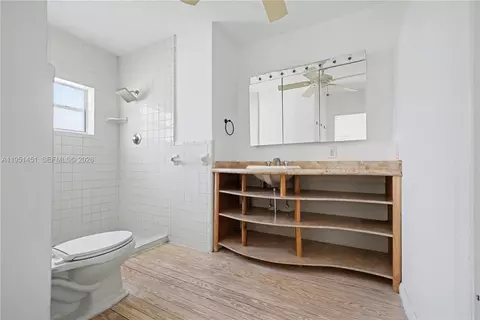 Bath - 73 Edgewater Dr #3, Coral Gables, FL 33133 photo 1 of 2
