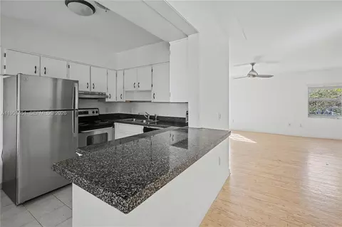 Living - 73 Edgewater Dr #3, Coral Gables, FL 33133 photo 4 of 8