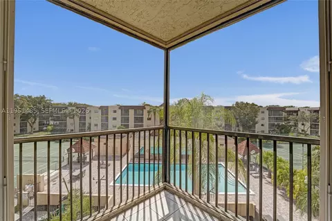 10501 W Broward Blvd #406, Plantation, FL 33324