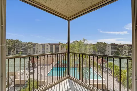 10501 W Broward Blvd #406, Plantation, FL 33324