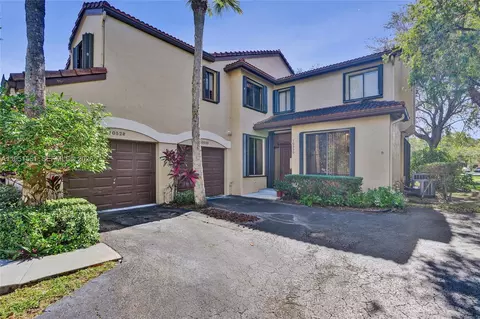 10530 NW 10th St #B-125, Plantation, FL 33322