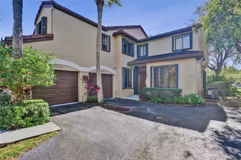 10530 NW 10th St #B-125, Plantation, FL 33322