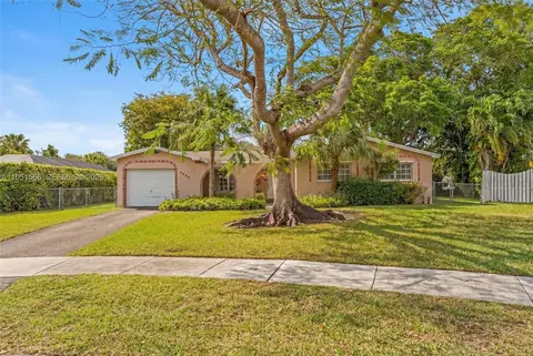 9925 SW 97th Pl, Miami, FL 33176