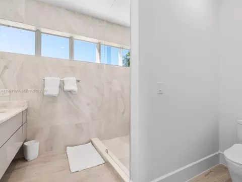 Bath - 83 Tingler Ln, Marathon, FL 33050 photo 1 of 7