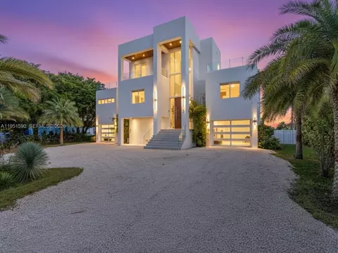 Exterior - 83 Tingler Ln, Marathon, FL 33050 photo 2 of 16