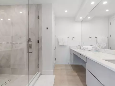 Bath - 83 Tingler Ln, Marathon, FL 33050 photo 5 of 7