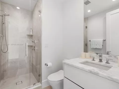 Bath - 83 Tingler Ln, Marathon, FL 33050 photo 7 of 7