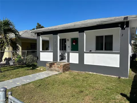 1537 NW 64th St, Miami, FL 33147