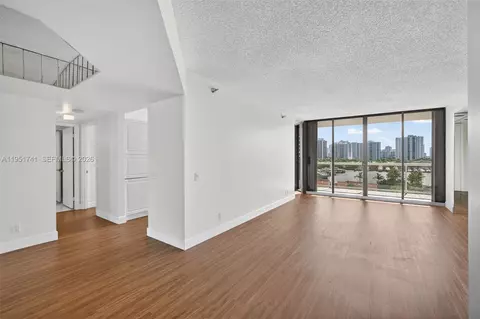 3640 Yacht Club Dr #708, Aventura, FL 33180