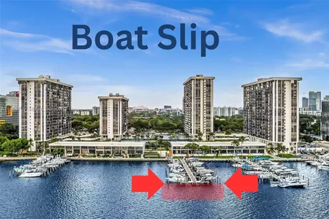 1901 Brickell Ave #SLIP 55A, Miami, FL 33129