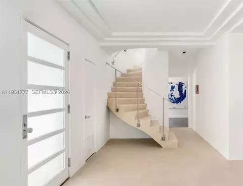3325 Pine Tree Dr, Miami Beach, FL 33140