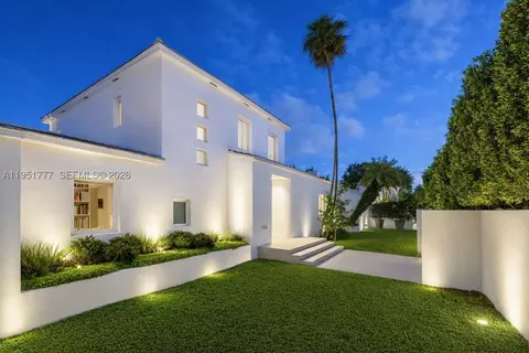 3325 Pine Tree Dr, Miami Beach, FL 33140