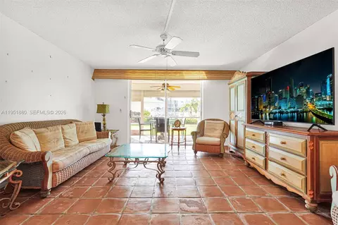 314 SE 10th St #103, Dania Beach, FL 33004