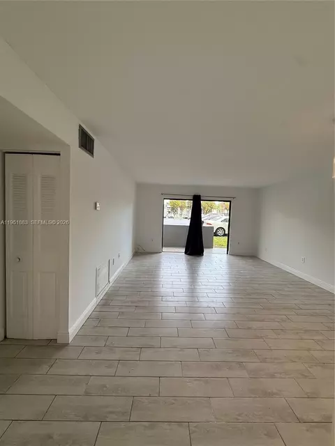 10431 N Kendall Dr #D104, Miami, FL 33176