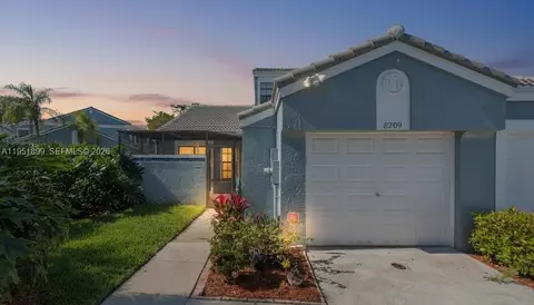 8209 Waterford Ave, Tamarac, FL 33321