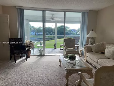 821 Cypress Blvd #312, Pompano Beach, FL 33069