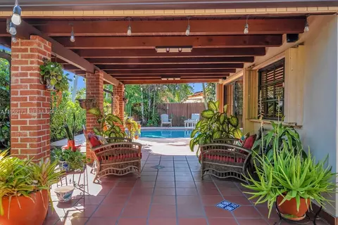 Exterior - 1300 W 77th St, Hialeah, FL 33014 photo 4 of 5
