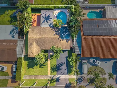 View/Area - 1300 W 77th St, Hialeah, FL 33014 photo 3 of 10