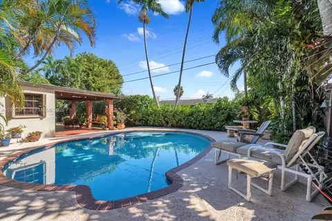 Exterior - 1300 W 77th St, Hialeah, FL 33014 photo 2 of 5
