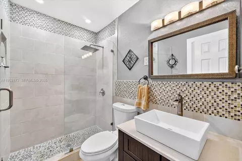 Bath - 1300 W 77th St, Hialeah, FL 33014 photo 2 of 2