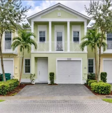 10780 NW 74th Ln, Doral, FL 33178